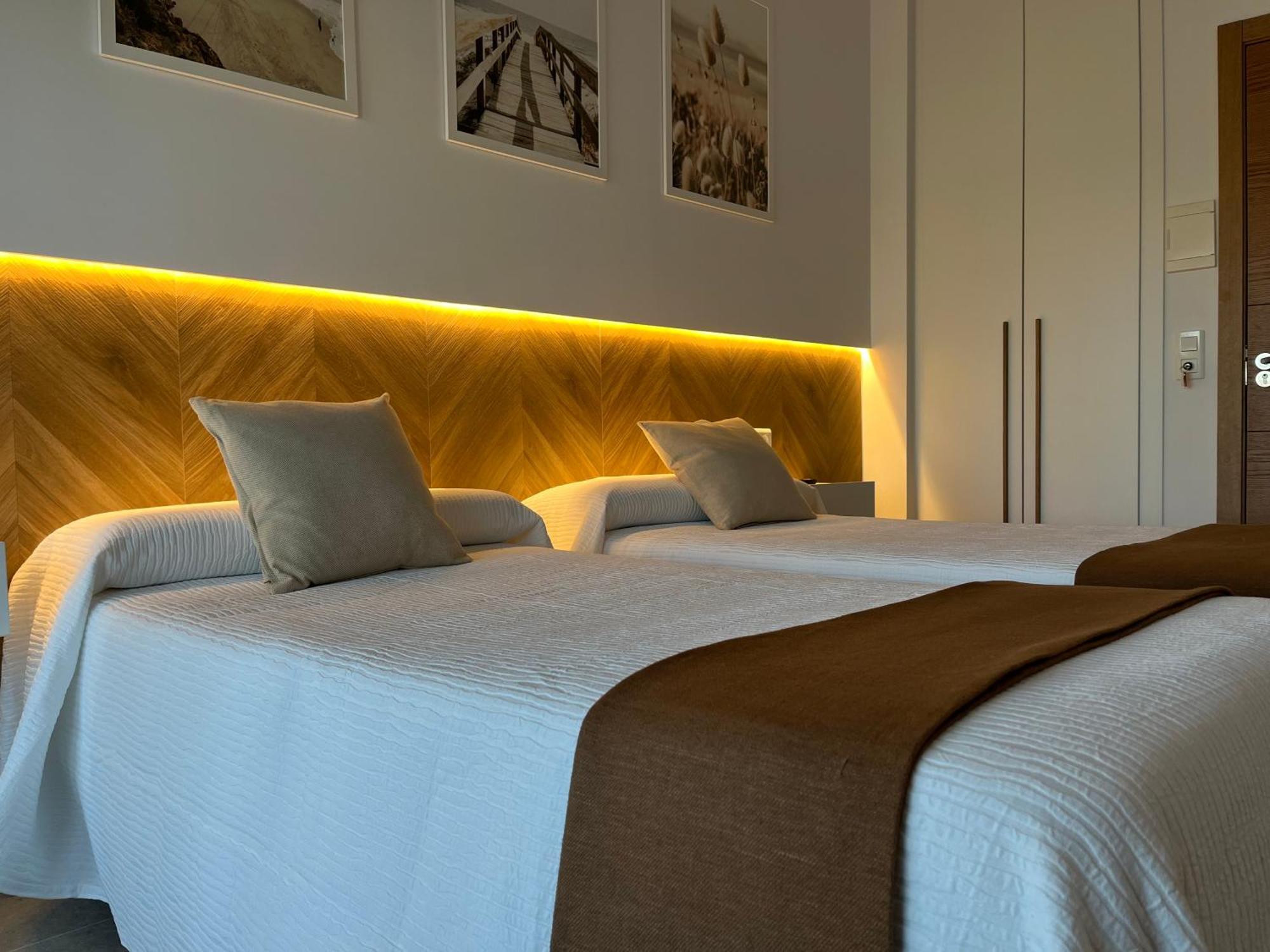 Hostal Parador De Los Llanos Torreorgaz エクステリア 写真
