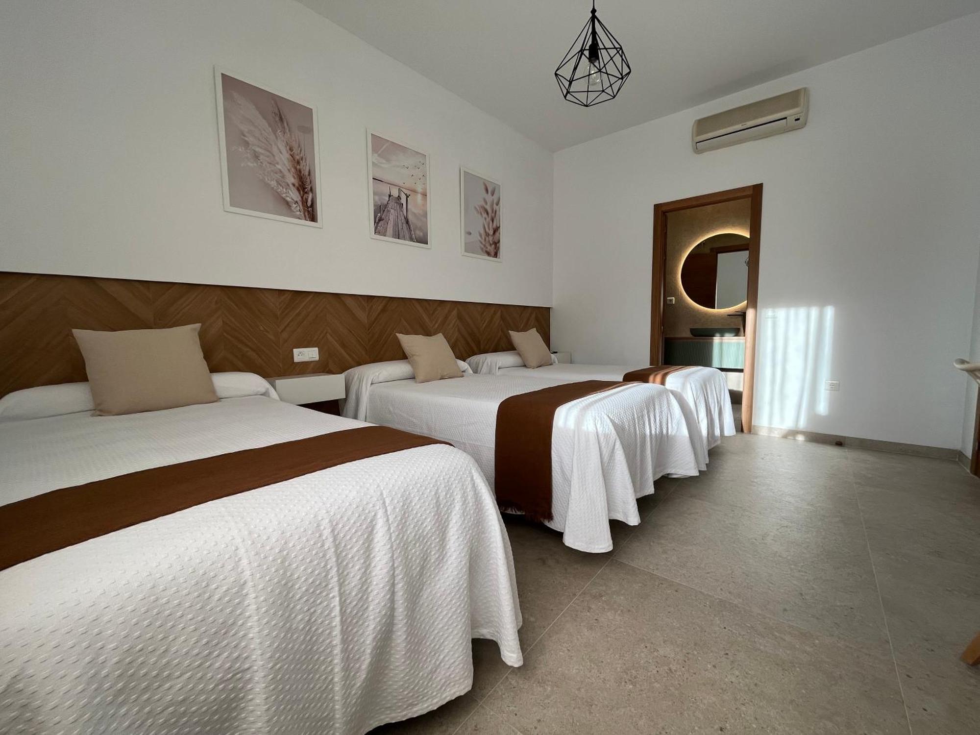 Hostal Parador De Los Llanos Torreorgaz エクステリア 写真