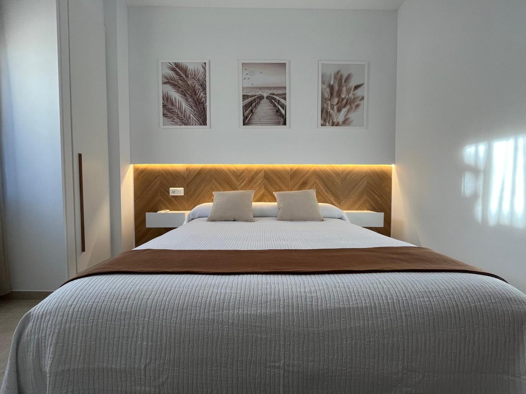 Hostal Parador De Los Llanos Torreorgaz エクステリア 写真