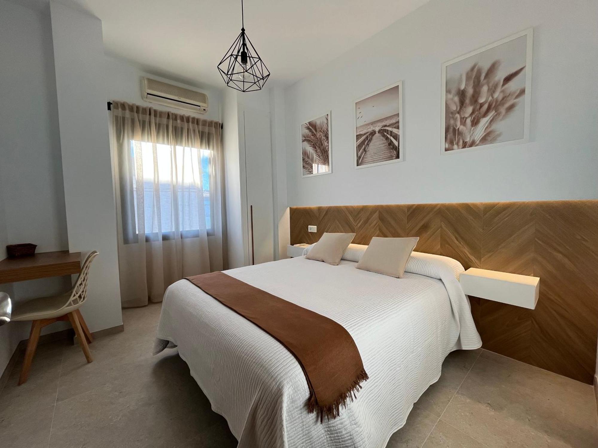 Hostal Parador De Los Llanos Torreorgaz エクステリア 写真