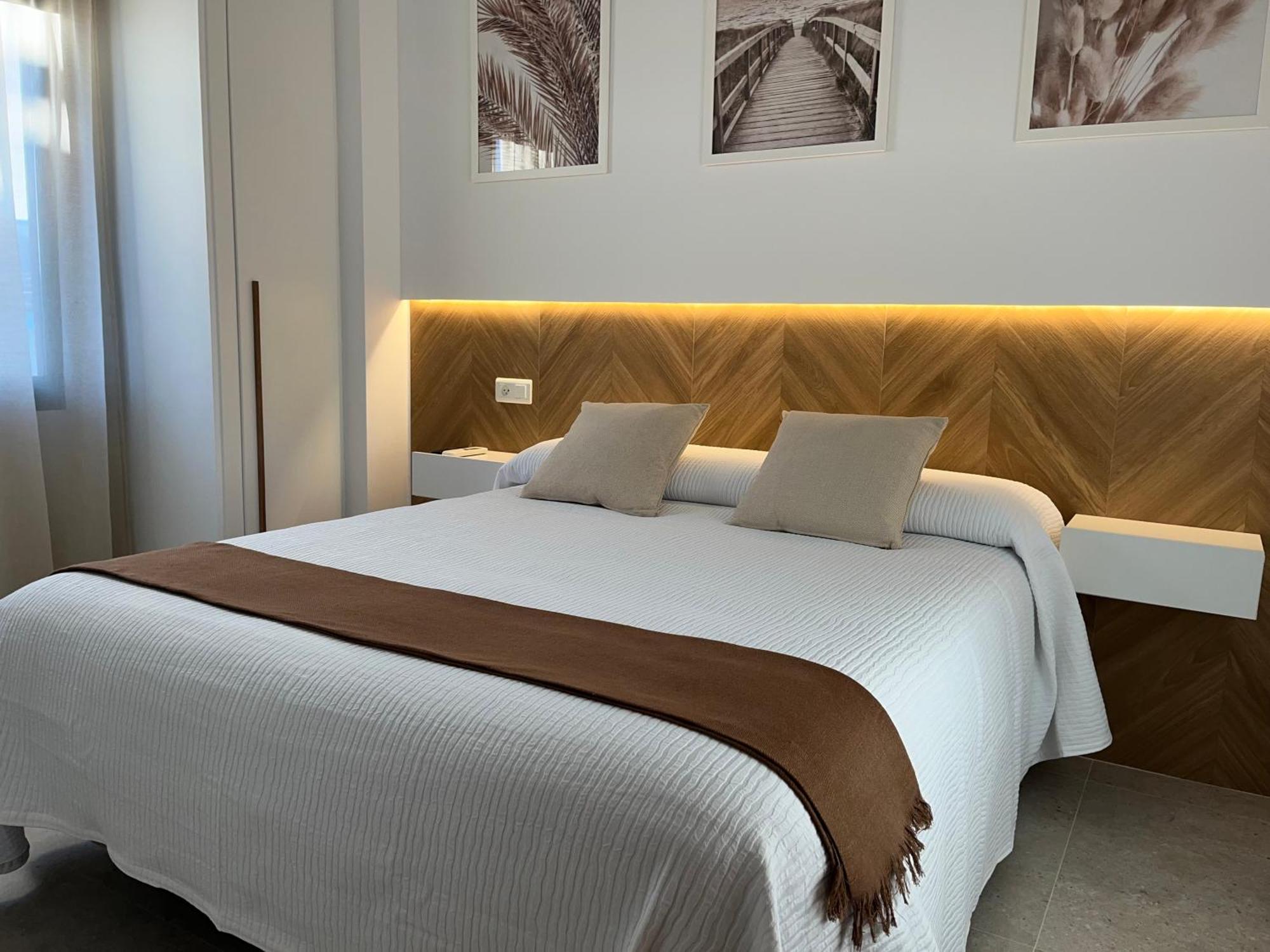 Hostal Parador De Los Llanos Torreorgaz エクステリア 写真