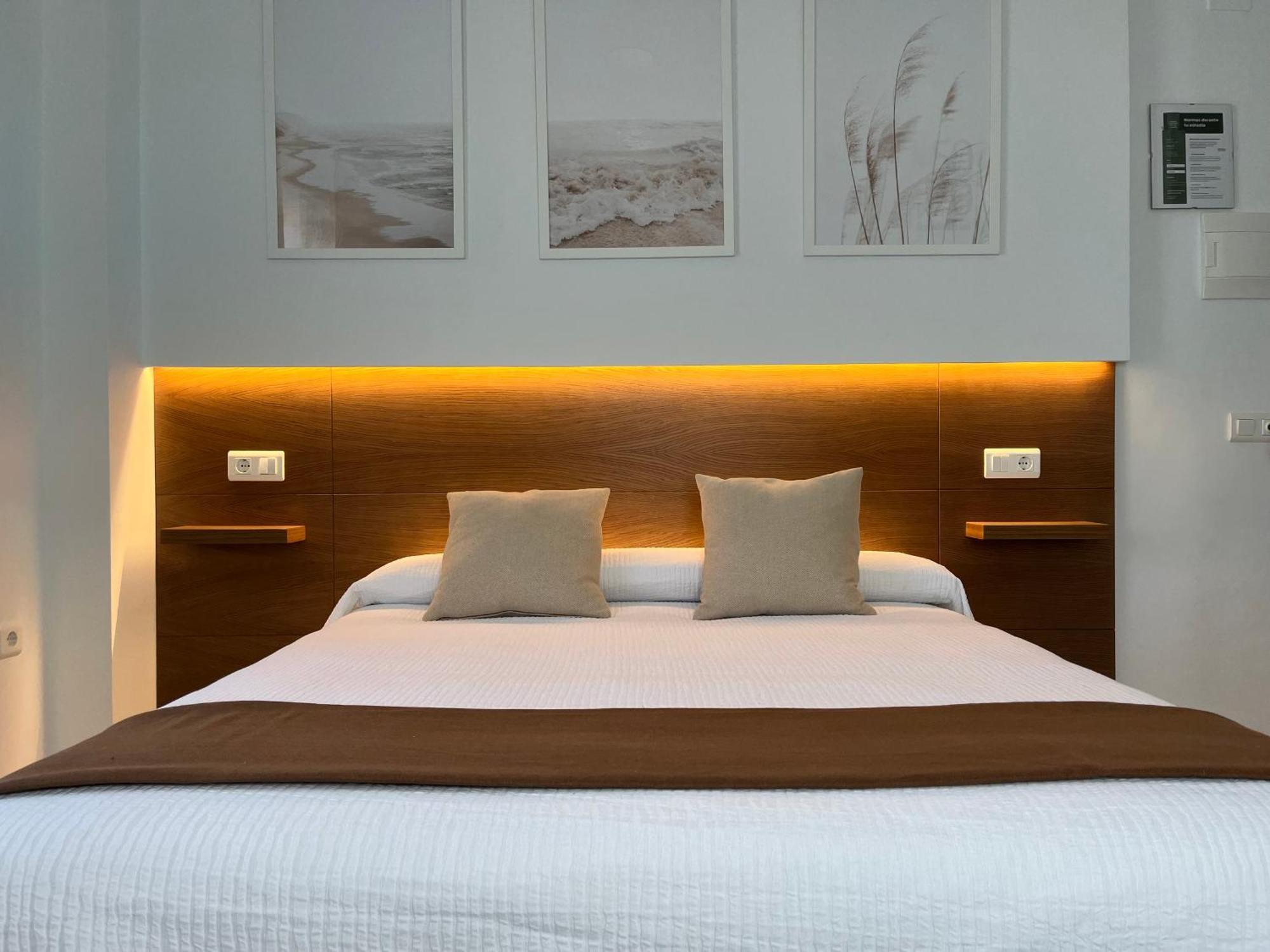 Hostal Parador De Los Llanos Torreorgaz エクステリア 写真