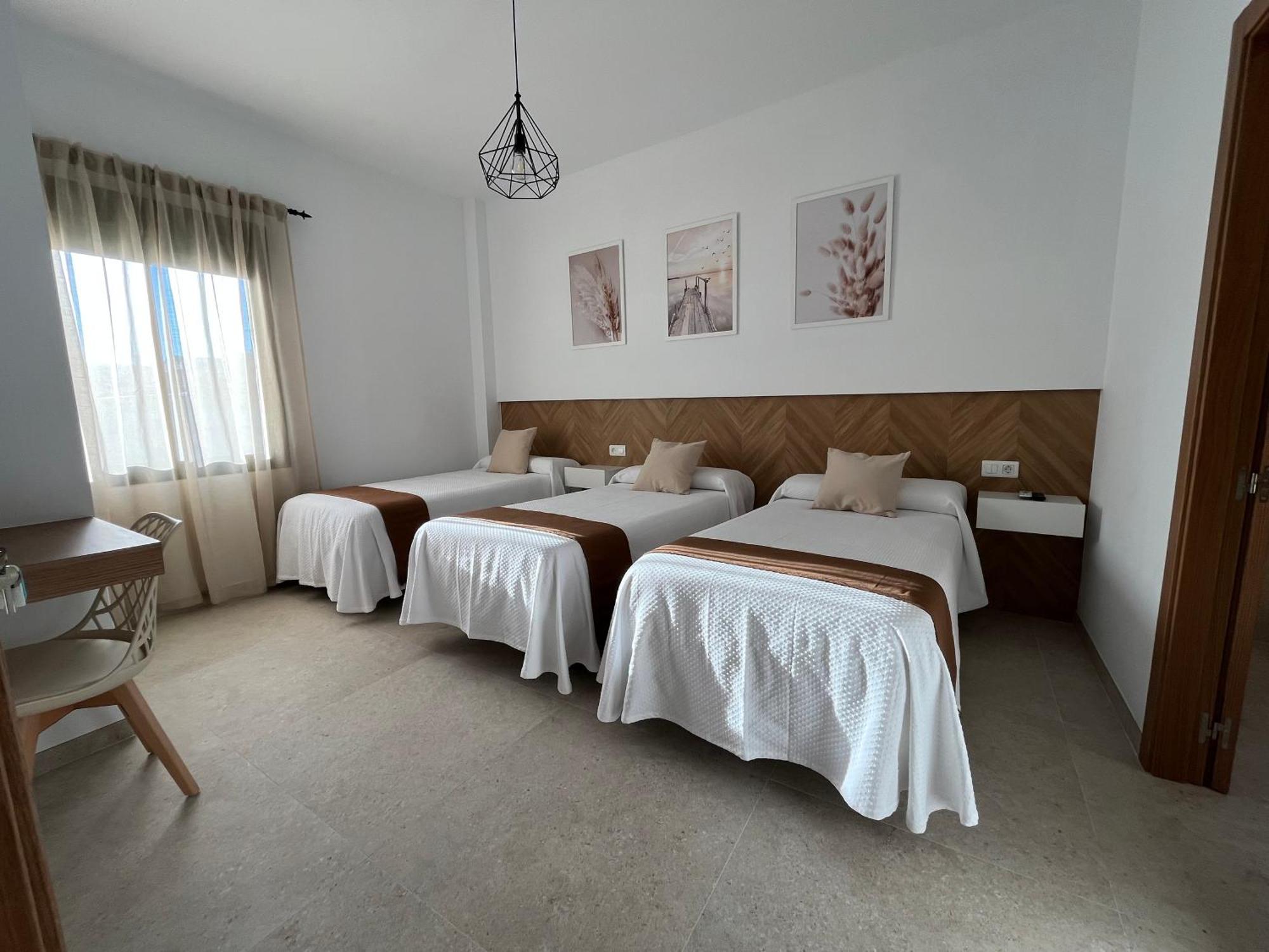 Hostal Parador De Los Llanos Torreorgaz エクステリア 写真