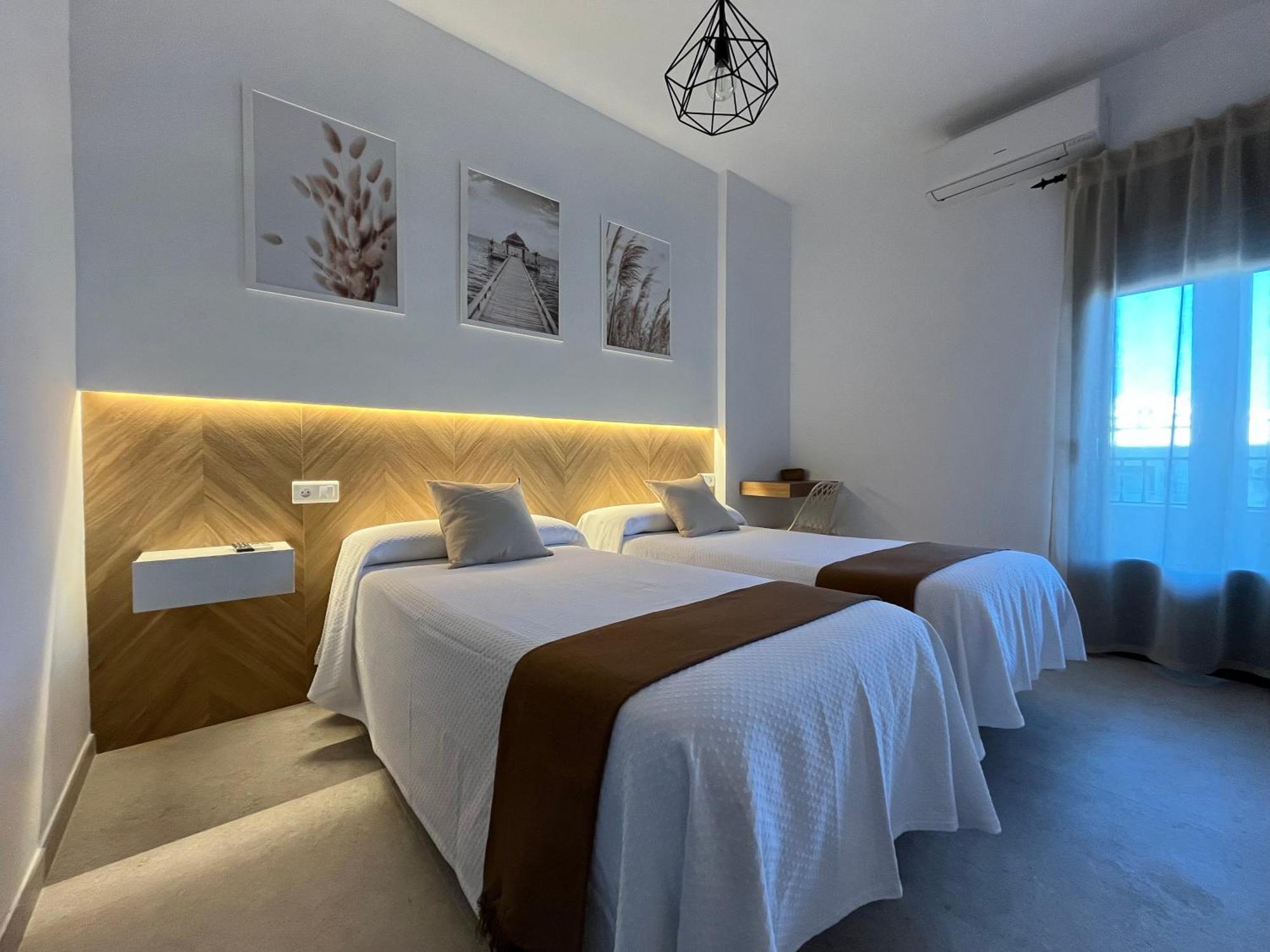 Hostal Parador De Los Llanos Torreorgaz エクステリア 写真