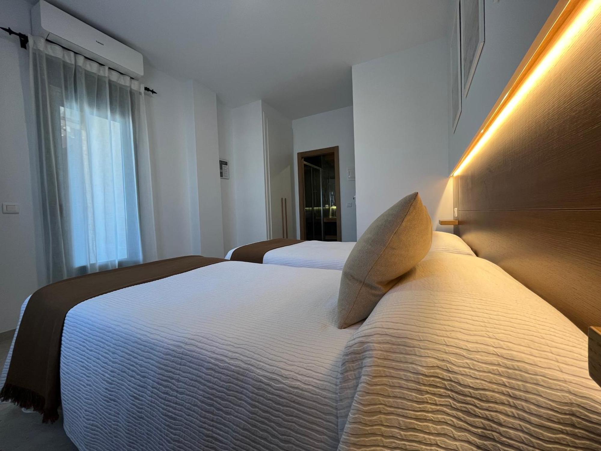Hostal Parador De Los Llanos Torreorgaz エクステリア 写真